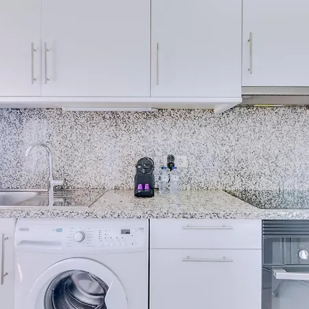Al - Wave 7 Apartment