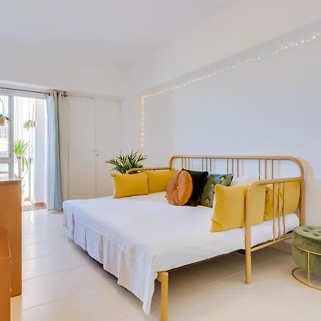 Al - Wave 7 Apartment