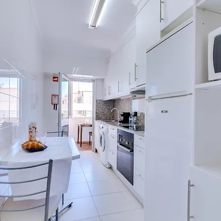 Apartment Al - Wave 7 *