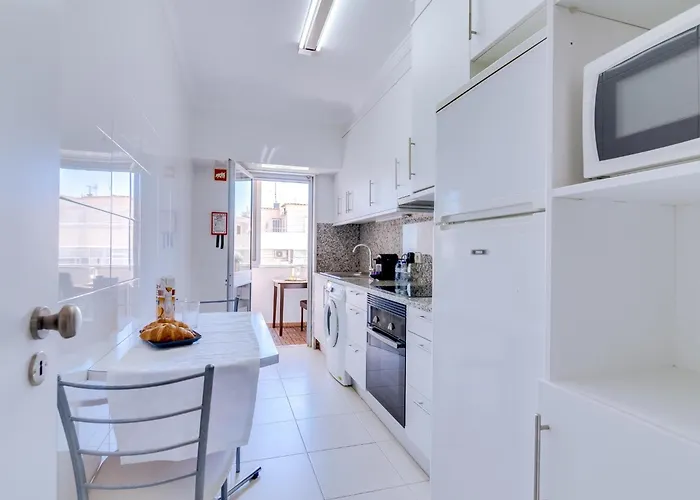 Apartment Al - Wave 7 *